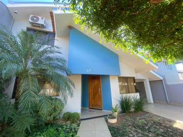 Casa à Venda